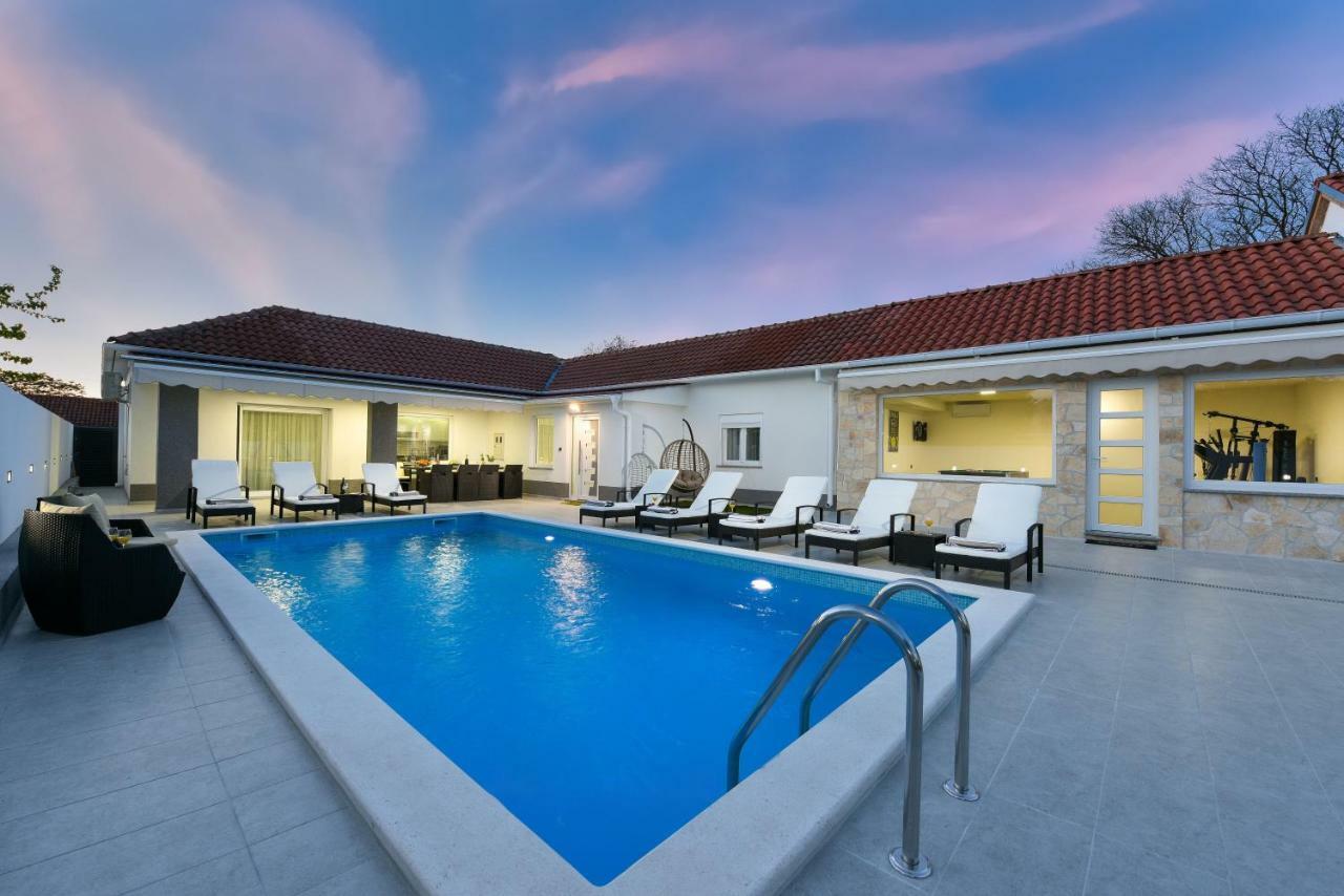 Villa Mare - With Heated Pool Задар Екстериор снимка